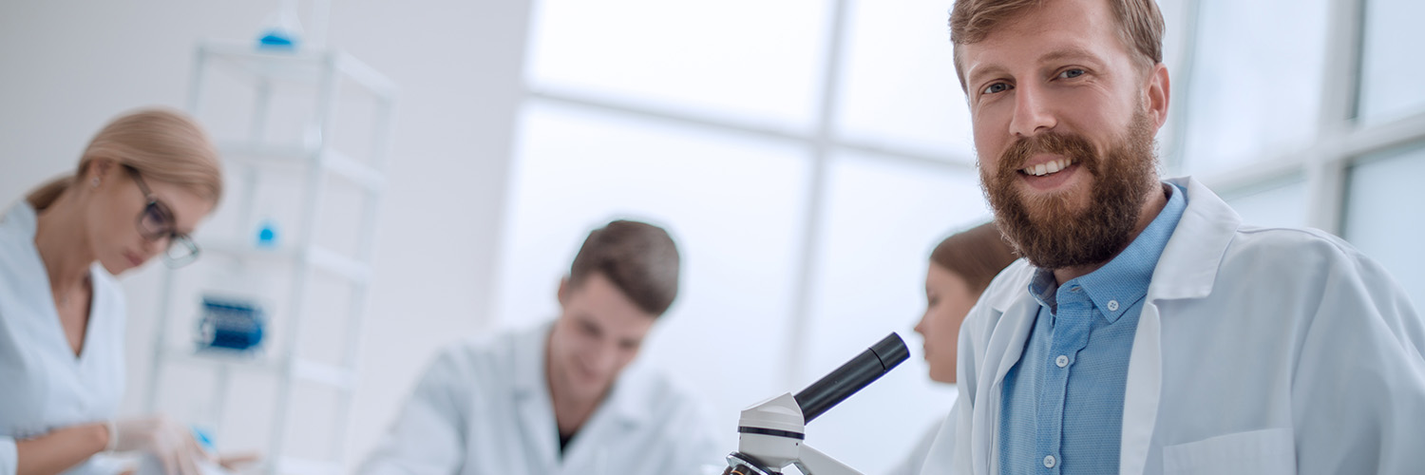 исследования ученых. врач научный сотрудник. ученые. работник лаборатории. врач научный сотрудник.